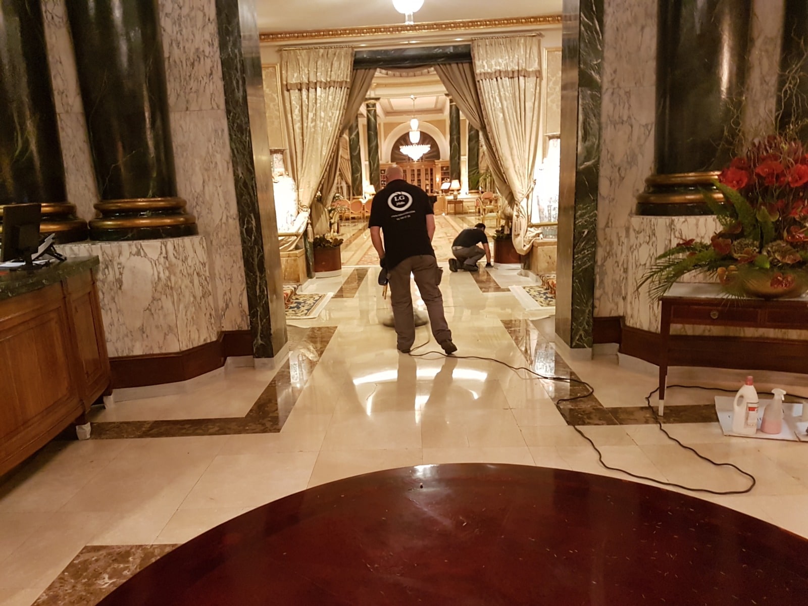 Tratamiento de pulidos, abrillantados y cristalizados de suelos